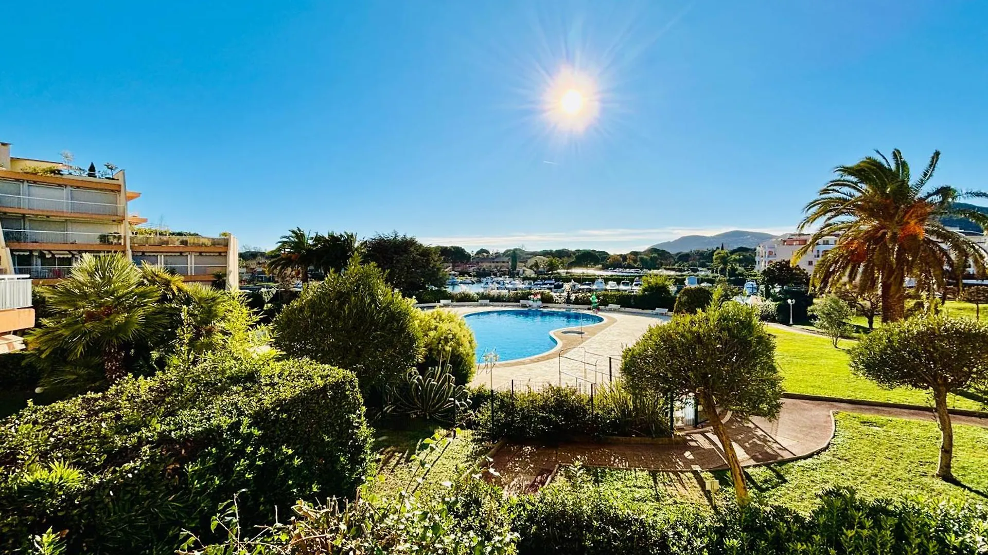 Bellissime Studio Tout Confort Vue Sur La Marina Et La Piscine Mandelieu-la-Napoule Apartment