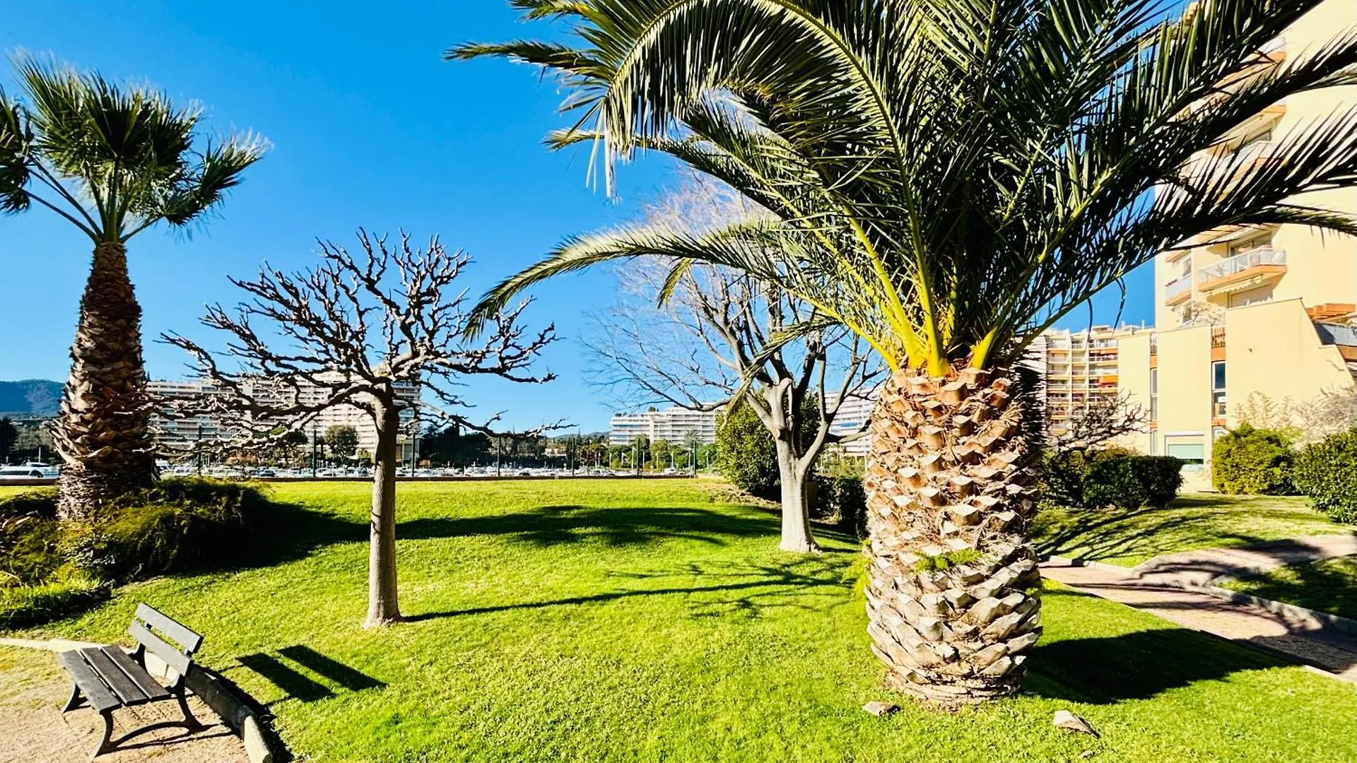 Bellissime Studio Tout Confort Vue Sur La Marina Et La Piscine Mandelieu-la-Napoule