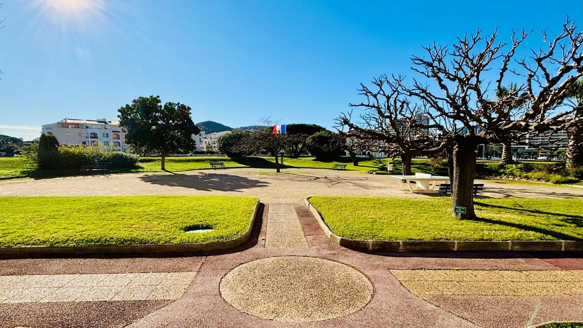 Bellissime Studio Tout Confort Vue Sur La Marina Et La Piscine Mandelieu-la-Napoule France